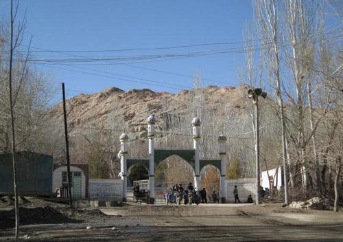 マフムード•カーシュガリーの墓