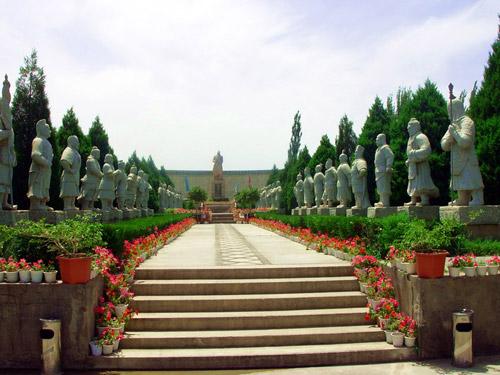 ユスフ・ハス・ハジブ墓