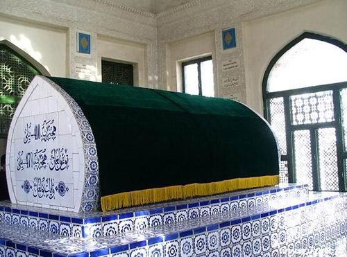 ユスフ・ハス・ハジブ墓