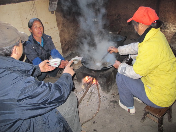 ほかほかの油茶を飲あんで