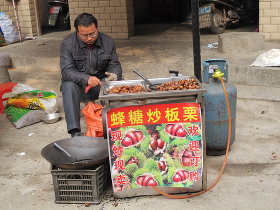 甘栗を作る露店