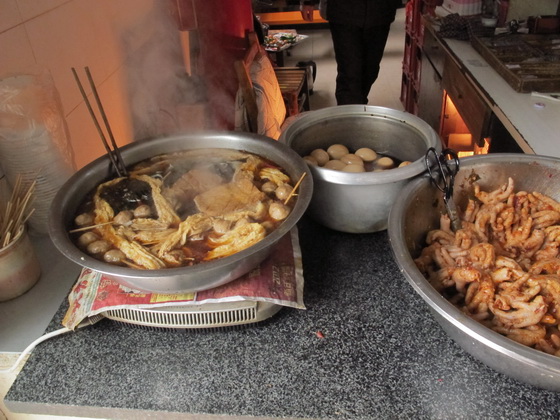 昆布、ゆば、牛肉団子などの美味しそうなおでんもあります
