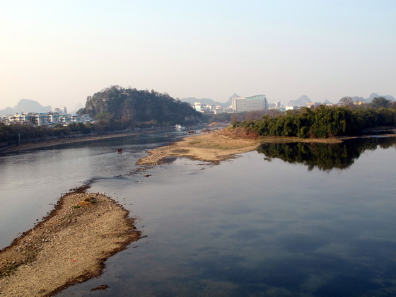 春節後の桂林市内の江灕江の景色