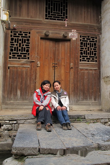 文革の時に書いた「革命門」の字がまだ読めます