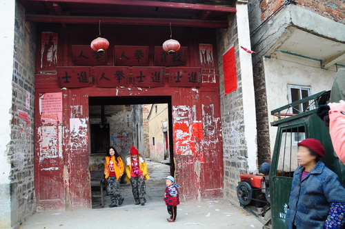 都会の子供と違って.桂林観光